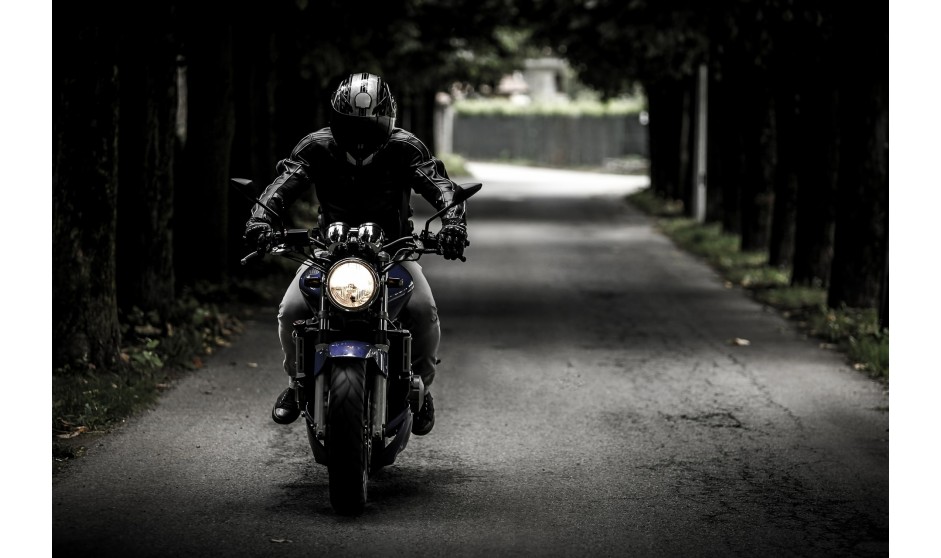 10 buenos consejos para conducir tu moto de forma segura 